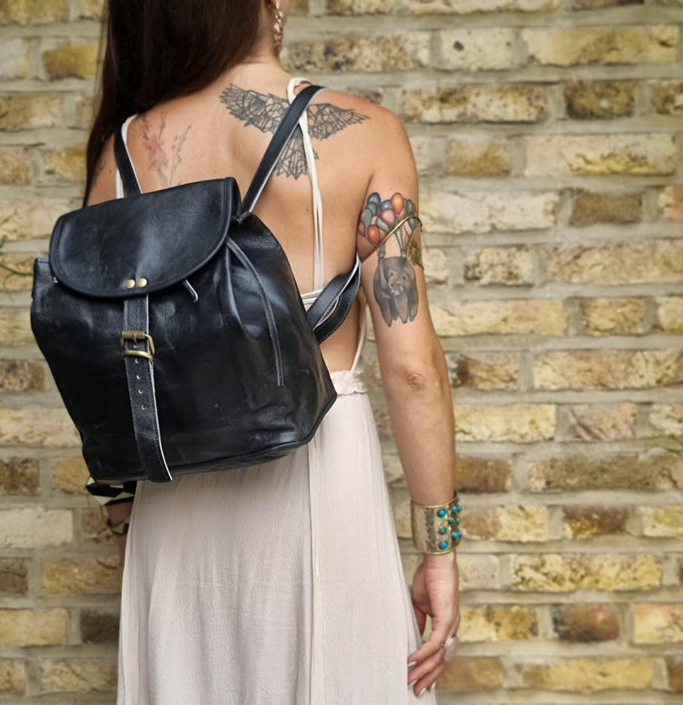 Convertible Leather Backpack: Unisex Travel Rucksack, Crossbody Shoulder Bag
