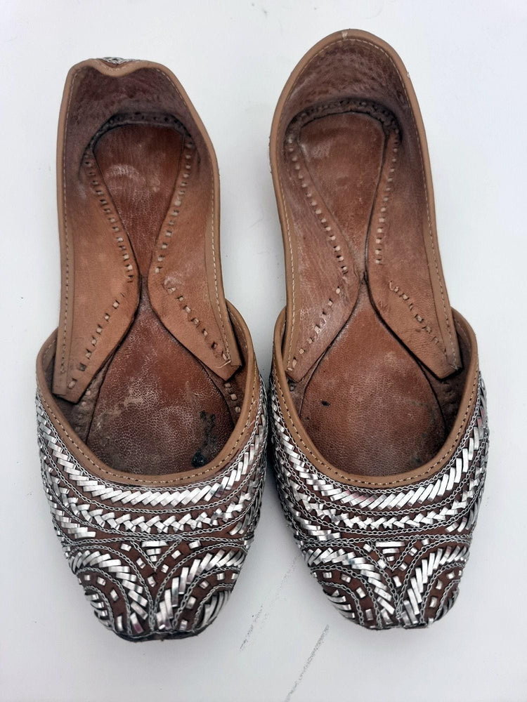 Vintage Indian Leather Shoes – Embroidered Hippie Loafers, Boho Ethnic Summer Flats
