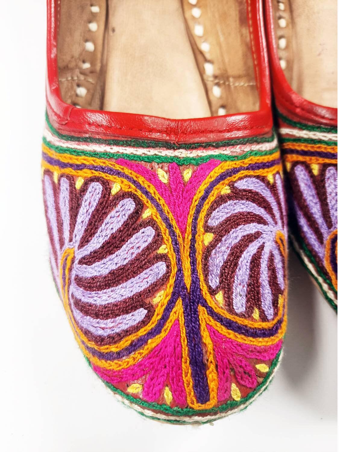Embroidered Leather Ballet Flats, Womens Tribal Shoes, Handmade Indian Leather Shoes, Boho Hippie Flats, Floral Ethnic Shoes, EU 38