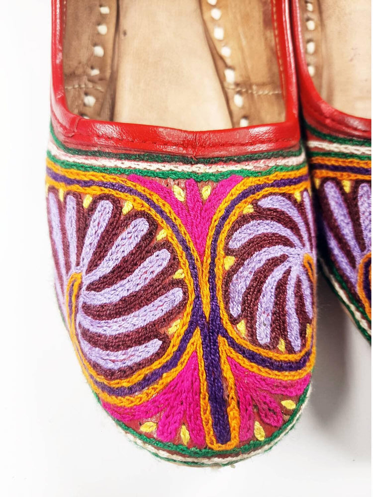 Embroidered Leather Ballet Flats, Womens Tribal Shoes, Handmade Indian Leather Shoes, Boho Hippie Flats, Floral Ethnic Shoes, EU 38