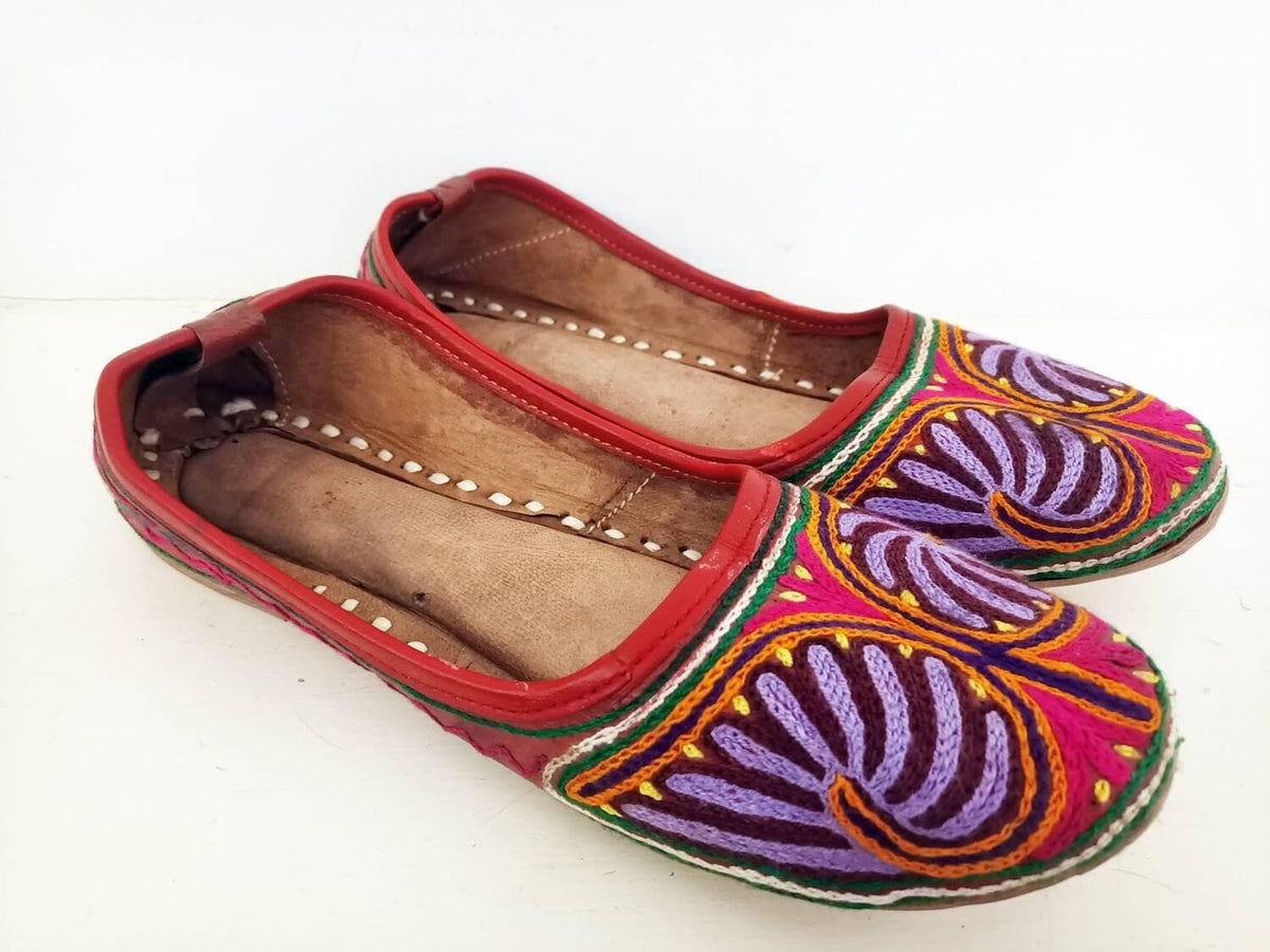 Embroidered Leather Ballet Flats, Womens Tribal Shoes, Handmade Indian Leather Shoes, Boho Hippie Flats, Floral Ethnic Shoes, EU 38