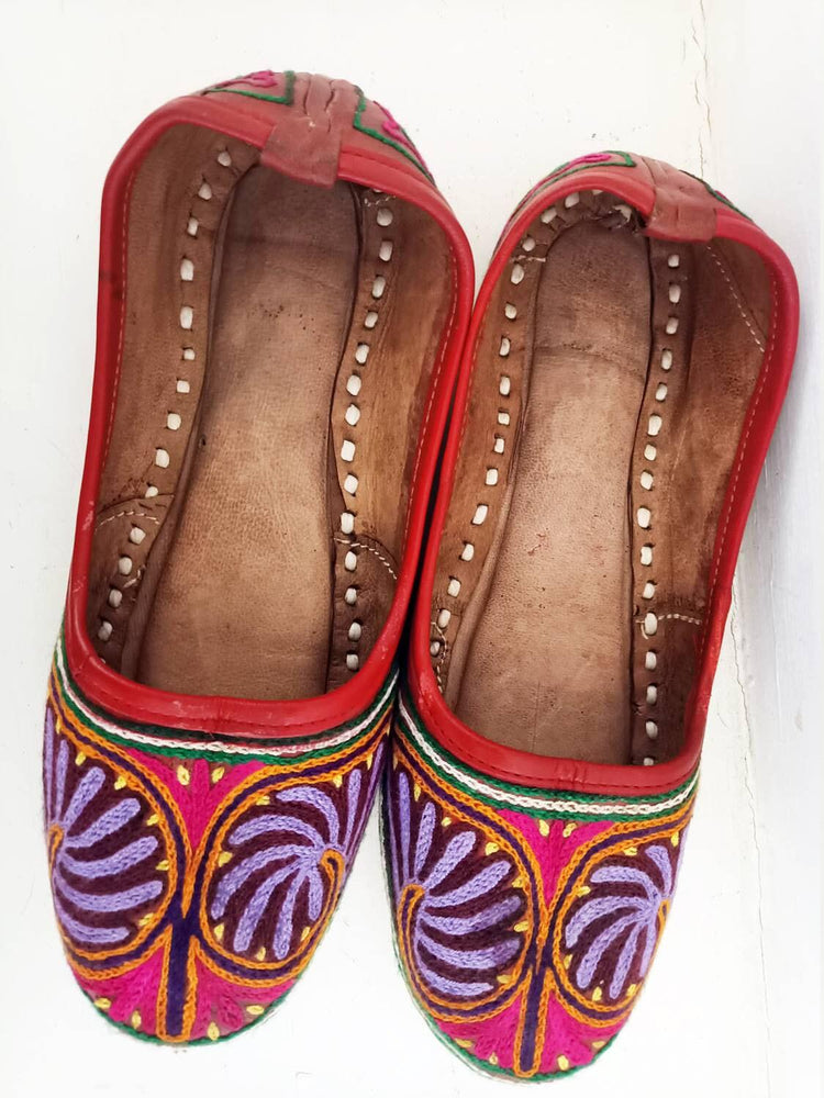 Embroidered Leather Ballet Flats, Womens Tribal Shoes, Handmade Indian Leather Shoes, Boho Hippie Flats, Floral Ethnic Shoes, EU 38