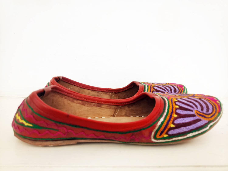 Embroidered Leather Ballet Flats, Womens Tribal Shoes, Handmade Indian Leather Shoes, Boho Hippie Flats, Floral Ethnic Shoes, EU 38