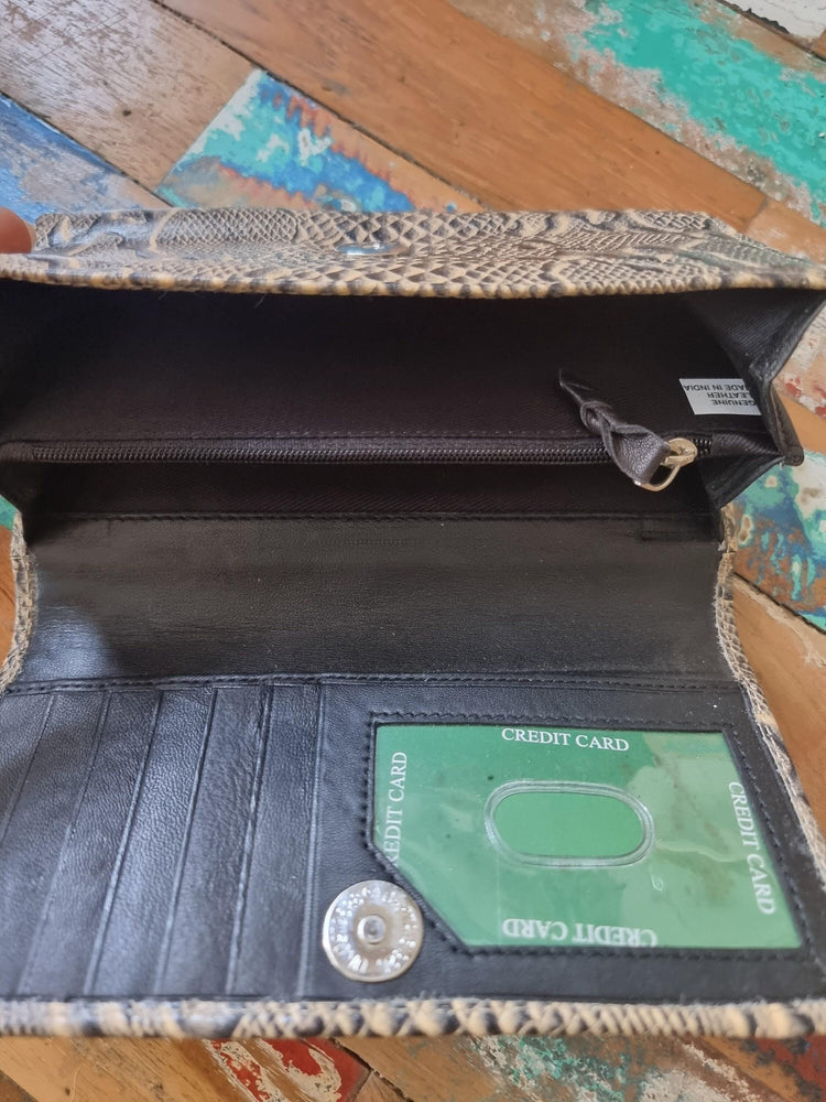 Embossed Snake Print Leather Wallet: Zippered Bifold Clutch