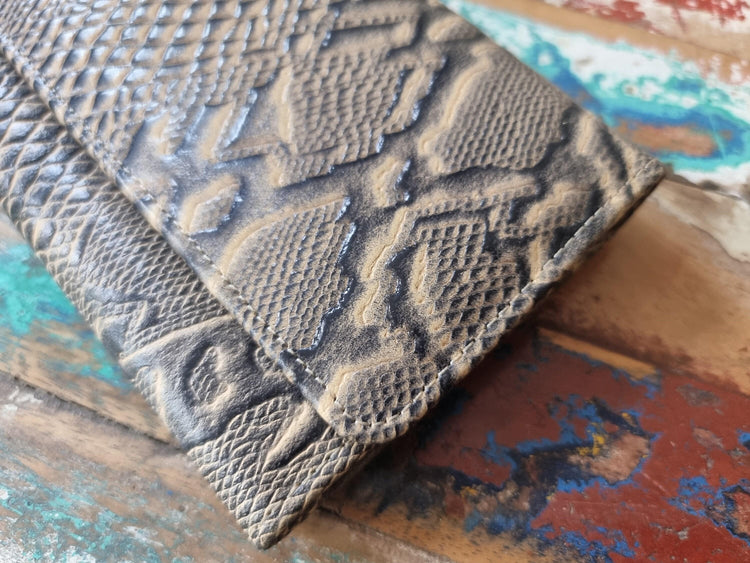 Embossed Snake Print Leather Wallet: Zippered Bifold Clutch