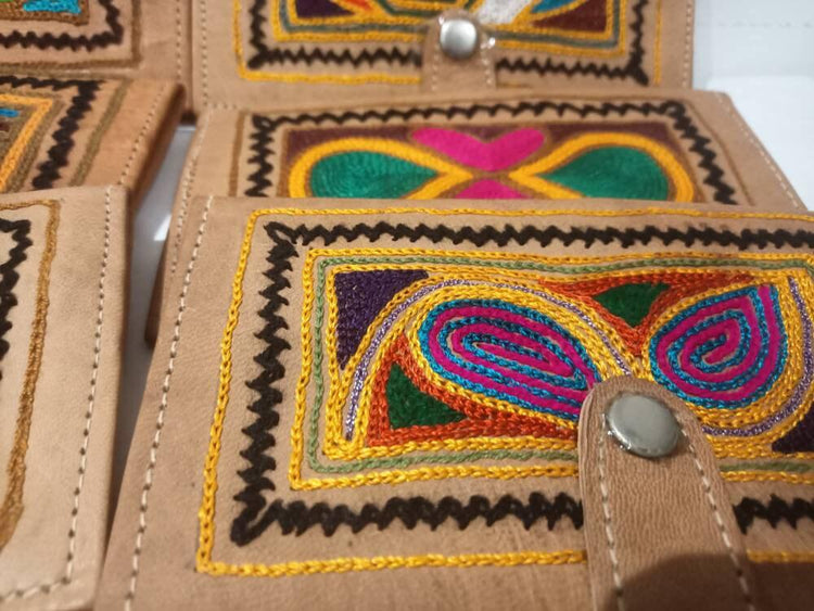 Handmade Embroidered Leather Bifold Wallet: Ethnic Coin Purse
