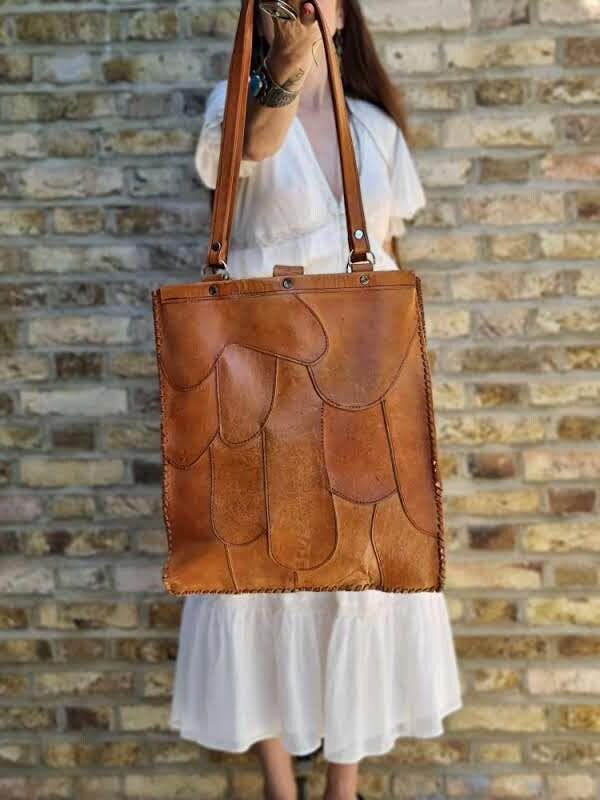 Hand-Painted Siamese Cat Leather Bag: 70s Vintage Tooled Hobo Purse