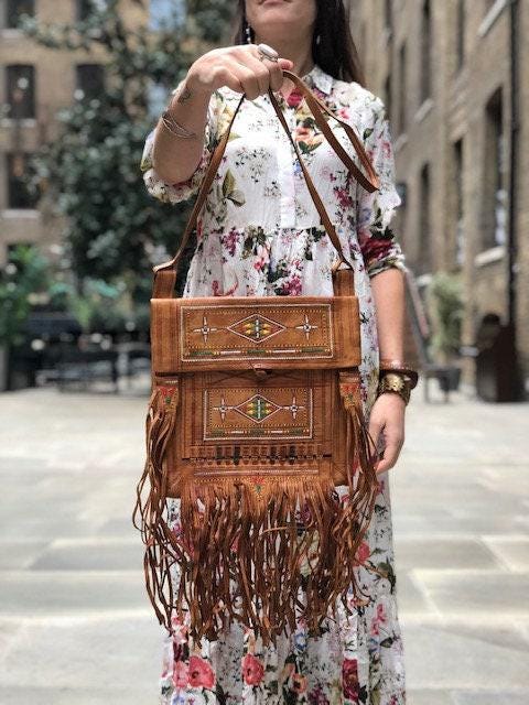 Vintage Look Leather Fringe Bag: Boho Tassel Shoulder Bag