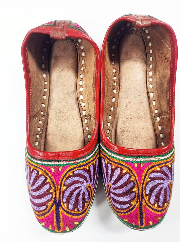 Embroidered Leather Ballet Flats, Womens Tribal Shoes, Handmade Indian Leather Shoes, Boho Hippie Flats, Floral Ethnic Shoes, EU 38