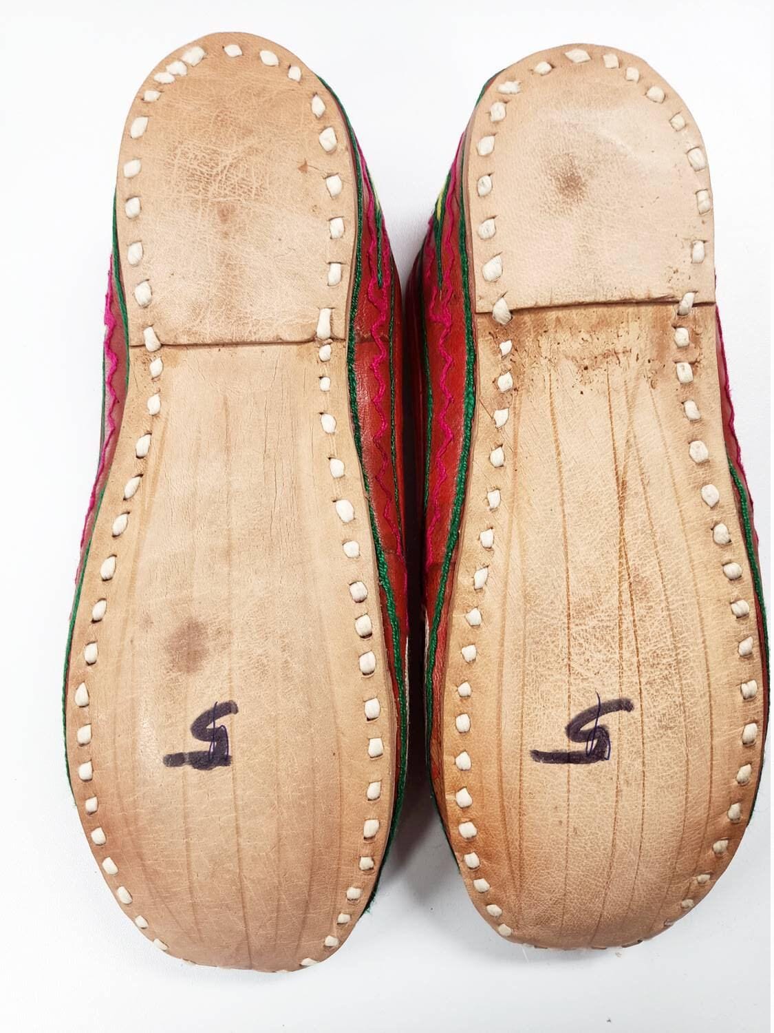 Embroidered Leather Ballet Flats, Womens Tribal Shoes, Handmade Indian Leather Shoes, Boho Hippie Flats, Floral Ethnic Shoes, EU 38
