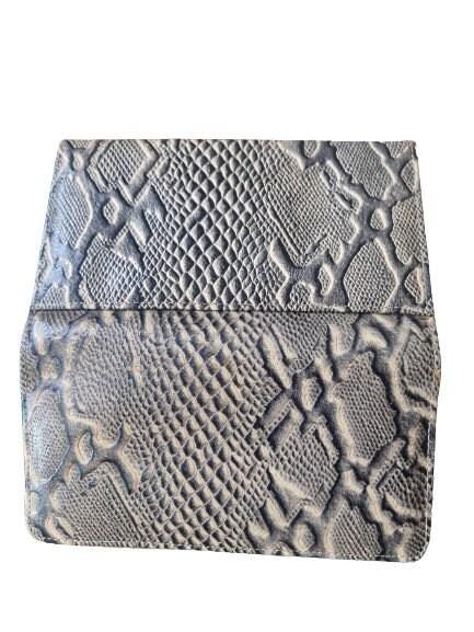 Embossed Snake Print Leather Wallet: Zippered Bifold Clutch