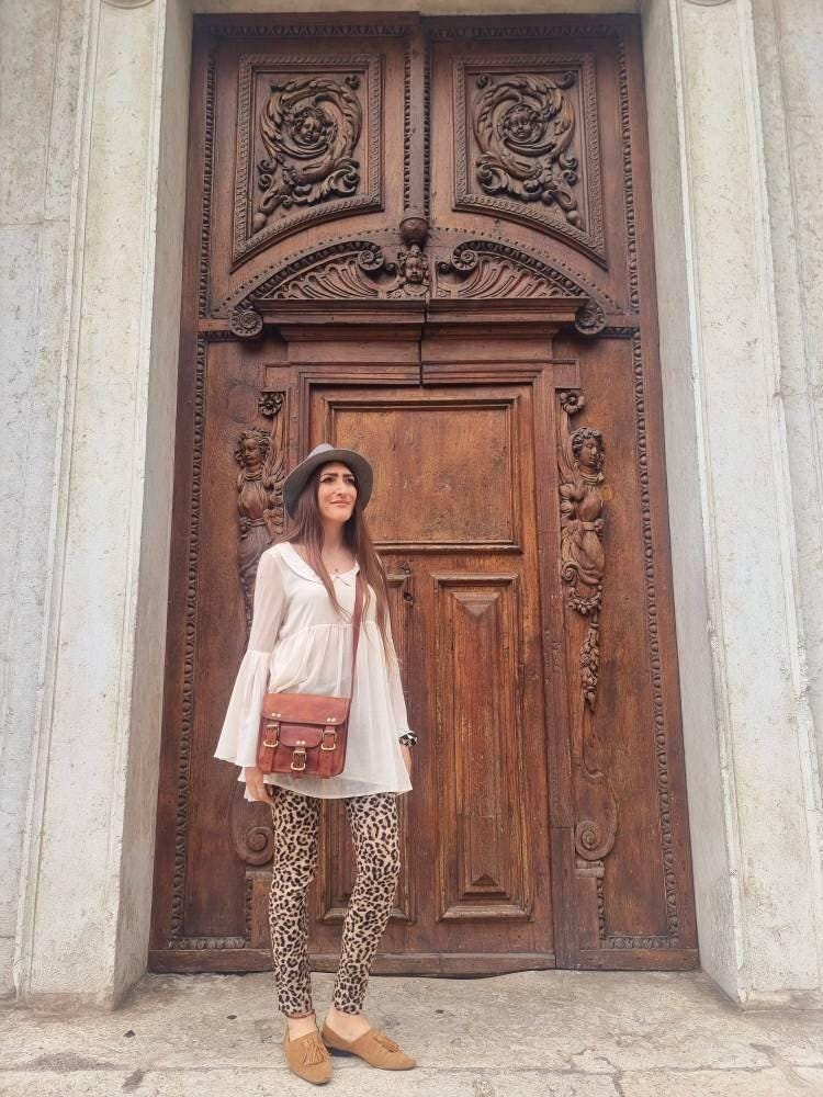 Small Leather Crossbody Bag: Vintage 70s Boho Satchel