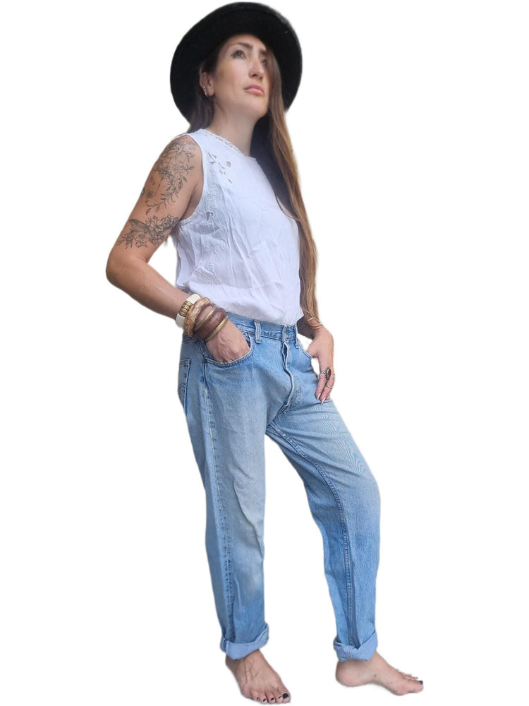 Vintage Levi's Baggy Jeans: Y2K Stonewashed Blue Denim, Unisex Oversized Fit