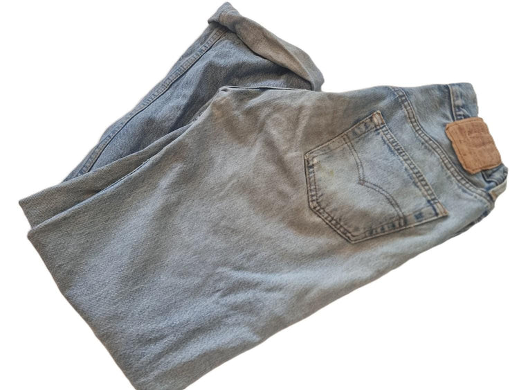 Vintage Levi's Baggy Jeans: Y2K Stonewashed Blue Denim, Unisex Oversized Fit