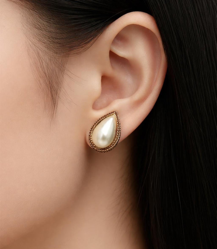 Gold Pearl Teardrop Stud Earrings, Vintage Bridal Jewellery, Elegant Wedding Accessories, 80s 90s Accessories