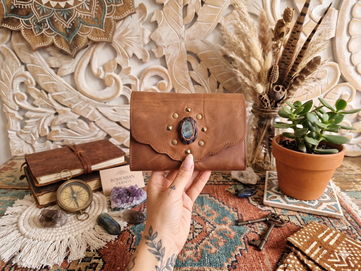 Large Trifold Leather Wallet Women with Labradorite Stone, Full Grain Leather Purse, Boho Coin Wallet, Unique Gift for Her