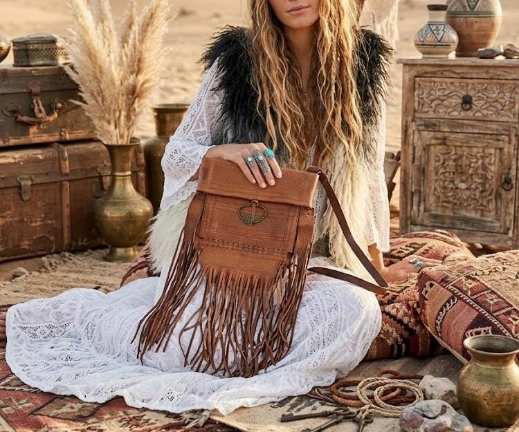 Rare Vintage Tuareg Berber Fringe Leather Bag / Moroccan Tribal Boho Shoulder Bag Tan Brown Artisan Hippie Festival Purse
