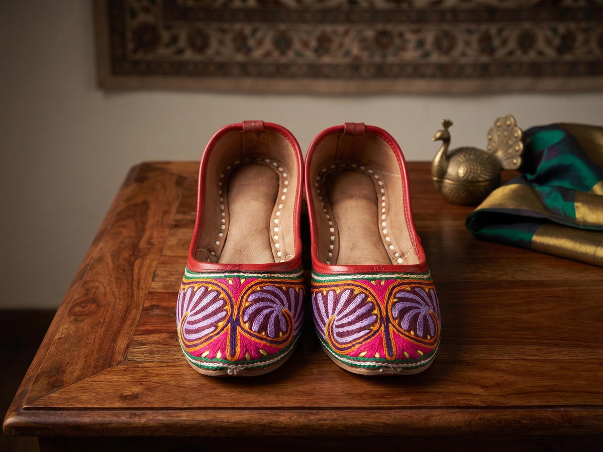 Embroidered Leather Ballet Flats, Womens Tribal Shoes, Handmade Indian Leather Shoes, Boho Hippie Flats, Floral Ethnic Shoes, EU 38
