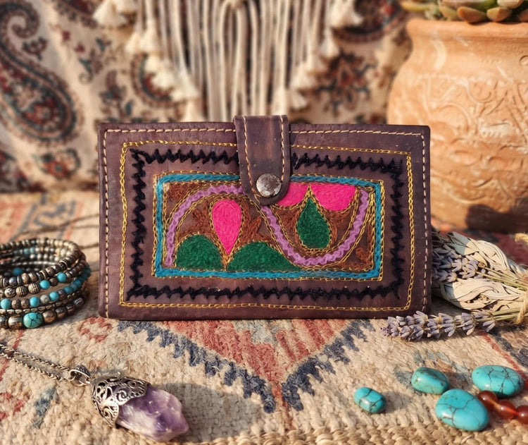 Embroidered Leather Hippie Wallet: Vintage Bifold Purse