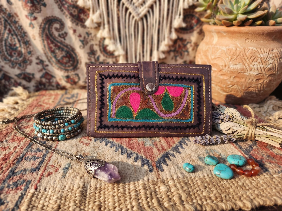 Embroidered Leather Hippie Wallet: Vintage Bifold Purse